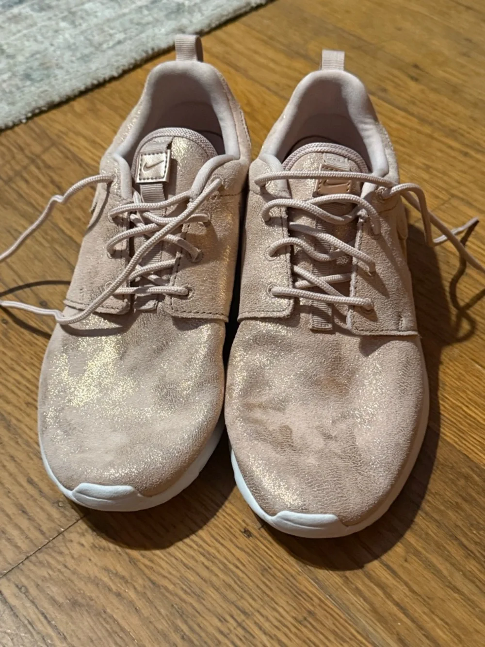 Nike RUN Roche Rose Gold Running Sneakers - Picture 5 of 7